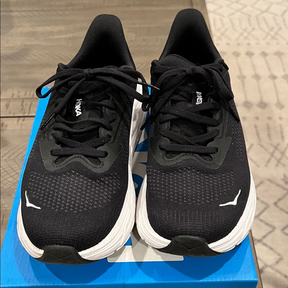 Hoka Arahi 7 Running Shoe. Size 7.5 D. Wide. Good used condition.